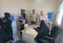 محمود وبن بريك يطلّعان على مستوى الخدمات والأعمال في عزلة الزهاري بريف المخا