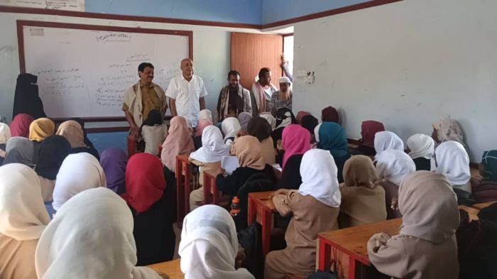 مدير عام المخا يتفقد المدارس والمراكز الصحية بالثوباني