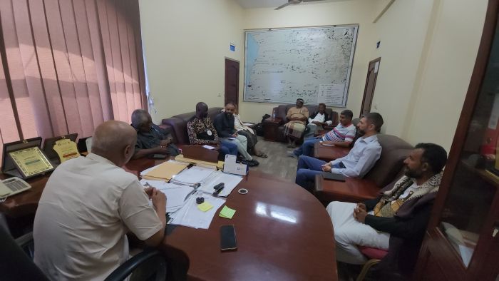 مدير عام المخا يناقش ترتيبات إطلاق حملة نظافة بالمديرية استعدادًا للاحتفاء بذكرى ثورة 2ديسمبر