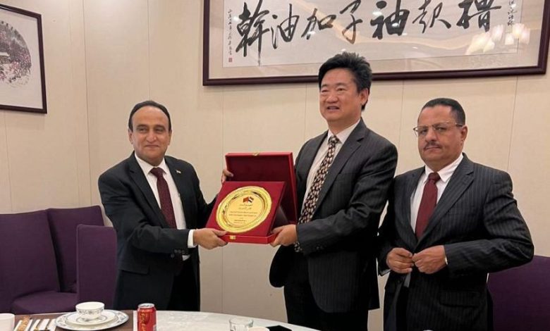 نائب رئيس مجلس الشورى يلتقي القائم بأعمال السفارة الصينية