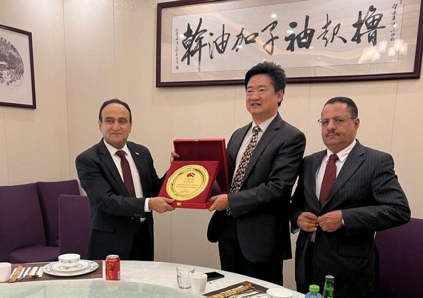 نائب رئيس مجلس الشورى يلتقي القائم بأعمال السفارة الصينية