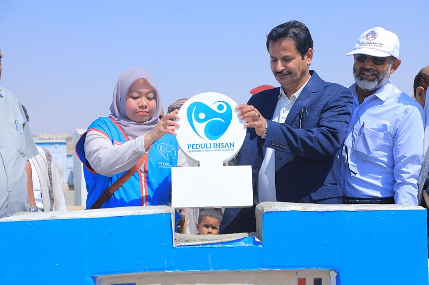 نائب وزير التربية يضع حجر الاساس لبناء مدرسة اساسية بمأرب بتمويل ماليزي