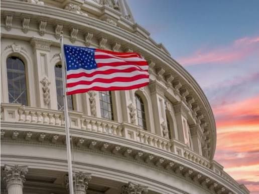 واشنطن تأمر بمراجعة بطاقات الإقامة لمهاجرين من 19 دولة بينها اليمن