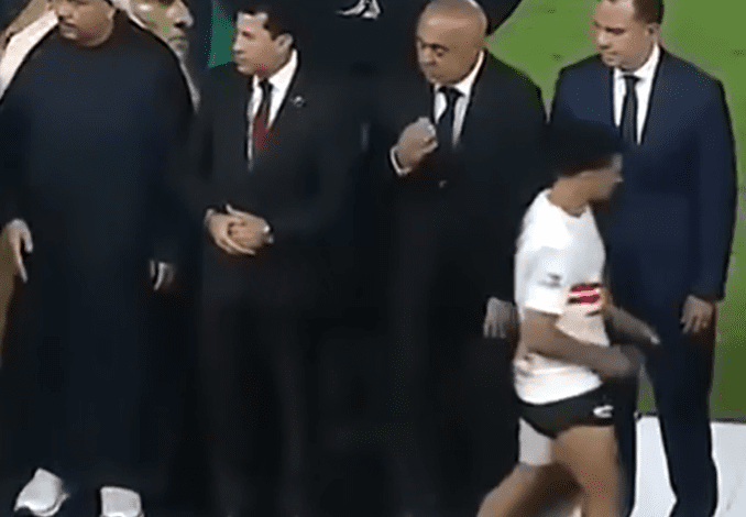 والد خوان بيزيرا يوضح سبب عدم سلام نجله على وزير الرياضة ومحمد يحيى في مراسم السوبر المصري