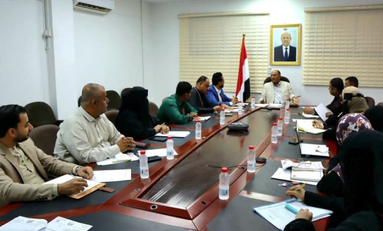 وزارة الصناعة والتجارة تناقش آليات توطين الصناعة الدوائية وتشجيع الاستثمار في قطاع الأدوية