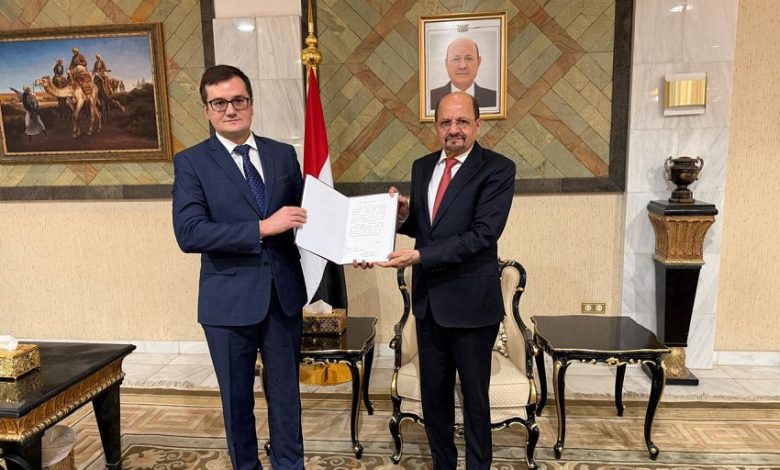وزير الخارجية يتسلم نسخة من أوراق اعتماد السفير الروسي