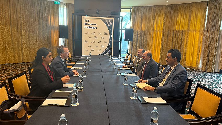 وزير الخارجية يلتقي السفير الكندي لدى اليمن