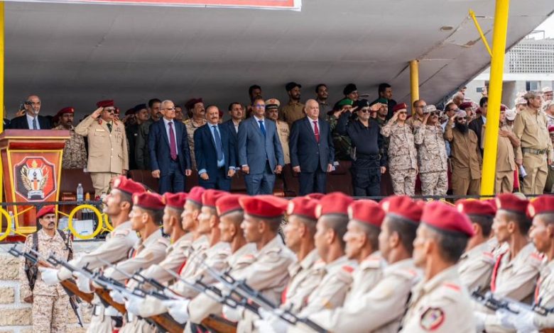 وزير الدفاع يشهد حفل تخرج الدفعة ٥٢ كلية حربية في عدن