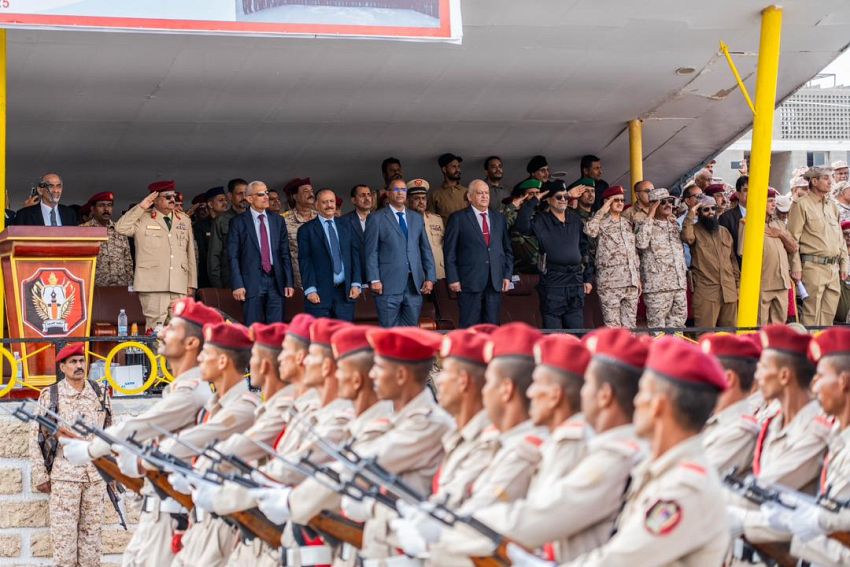وزير الدفاع يشهد حفل تخرج الدفعة ٥٢ كلية حربية في عدن
