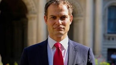 وزير الدولة البريطاني يؤكد التزام بلاده بالسلام والازدهار الدائمين في اليمن