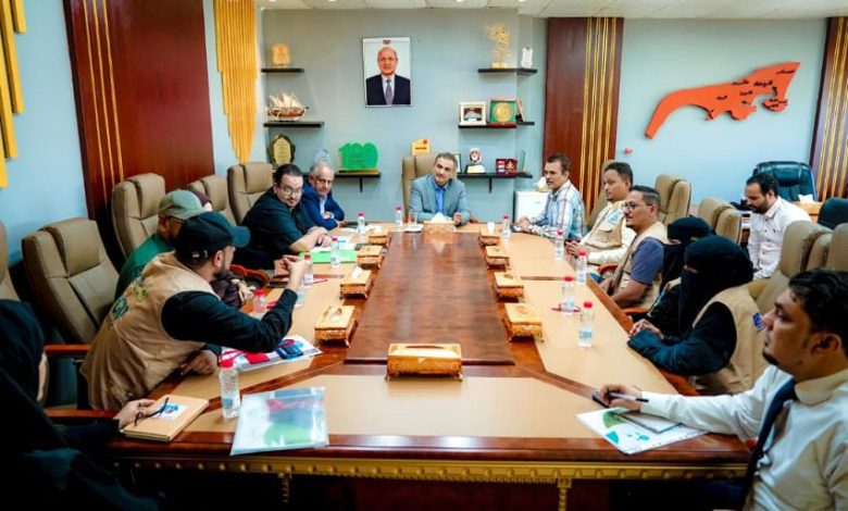 وزير الدولة محافظ عدن يؤكد أهمية توحيد الجهود لحماية البيئة ومواجهة تغيّر المناخ