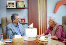 وزير الدولة محافظ عدن يكرّم الأديب محمد ناصر شراء بدرع الوفاء والإبداع