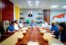 وزير الدولة محافظ عدن يناقش مع قيادة هيئة المساحة الجيولوجية مخاطر الانهيارات الصخرية