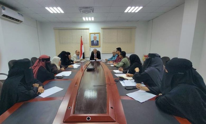 وزير الصناعة والتجارة يناقش مع اللجنتين الإشرافية والفنية إعداد الموازنة التشغيلية للوزارة للعام 2026م