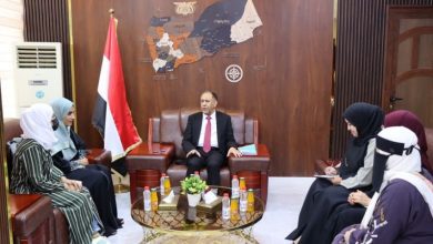 وزير الصناعية والتجارة يؤكد على أهمية تمكين المرأة اقتصاديا