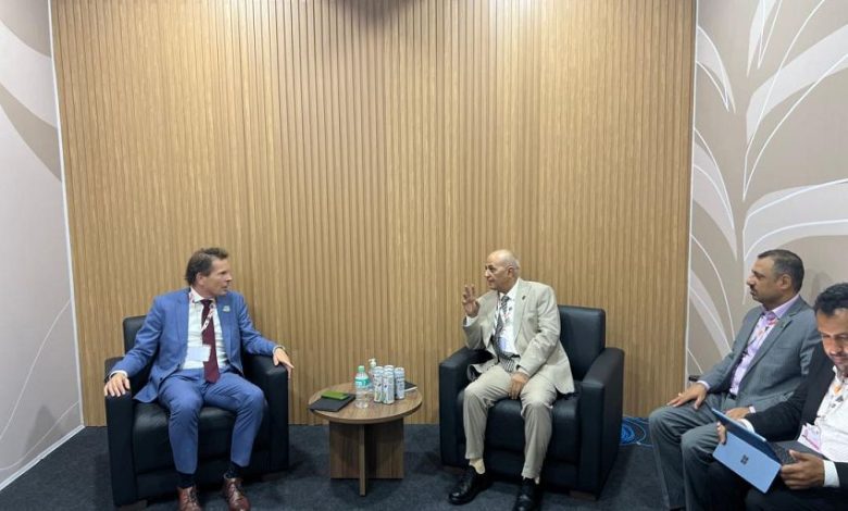 وزير المياه والبيئة يبحث مع مسؤول هولندي عدد من المشاريع والمبادرات المشتركة