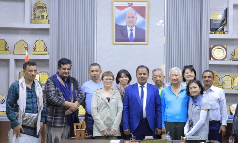 وكيل حضرموت يطلع سيّاح صينيين ويابانيين على المعالم التاريخية والموروث الثقافي بالمحافظة