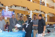 وكيل سقطرى يكرم أوائل الطلاب والطالبات بمدرسة الفقيد بن محروس