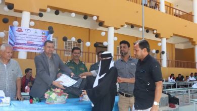 وكيل سقطرى يكرم أوائل الطلاب والطالبات بمدرسة الفقيد بن محروس