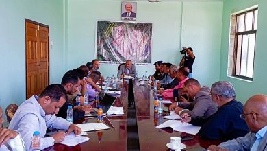 وكيل محافظة تعز يبحث مع الممثل المقيم للشؤون الإنسانية تعزيز الشراكة والتدخلات في المحافظة