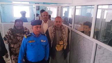 وكيل محافظة تعز يطلع على سير التجهيزات في مركز الإصدار الآلي