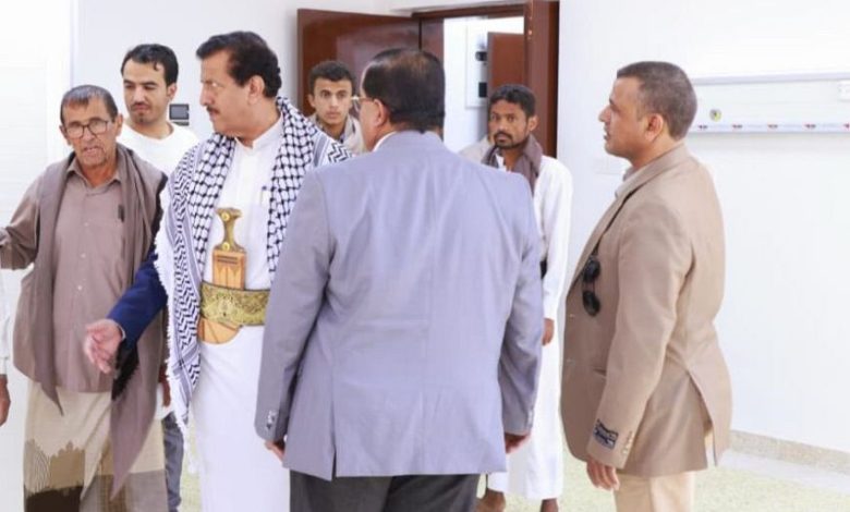 وكيل محافظة مأرب يتفقد أعمال الترميم والتجهيز في مستشفى الحزمة بمديرية