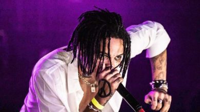 محاكمة امرأة لسيرها بالاتجاه الخاطئ على السلم الكهربائي