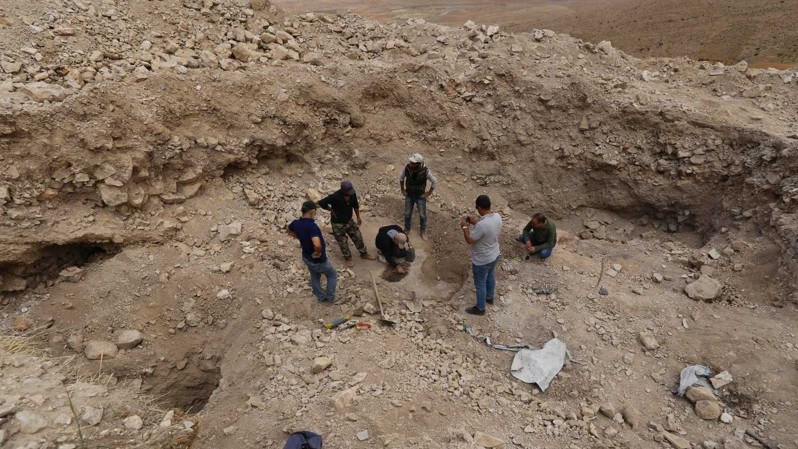 أثارت جدلًا واسعًا.. كيف خطفت لوحة محمود المليجي الأنظار من أحمد السقا؟