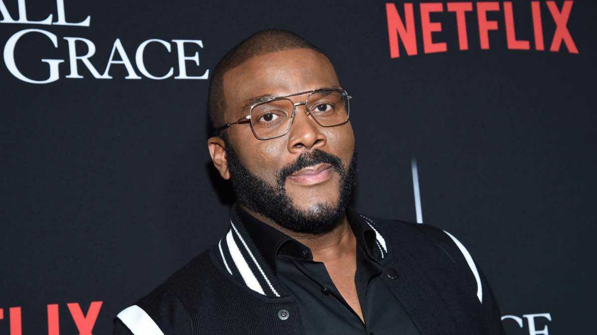 من الأعداء إلى الحماة.. كيف تقلل الذئاب من حوادث السيارات؟