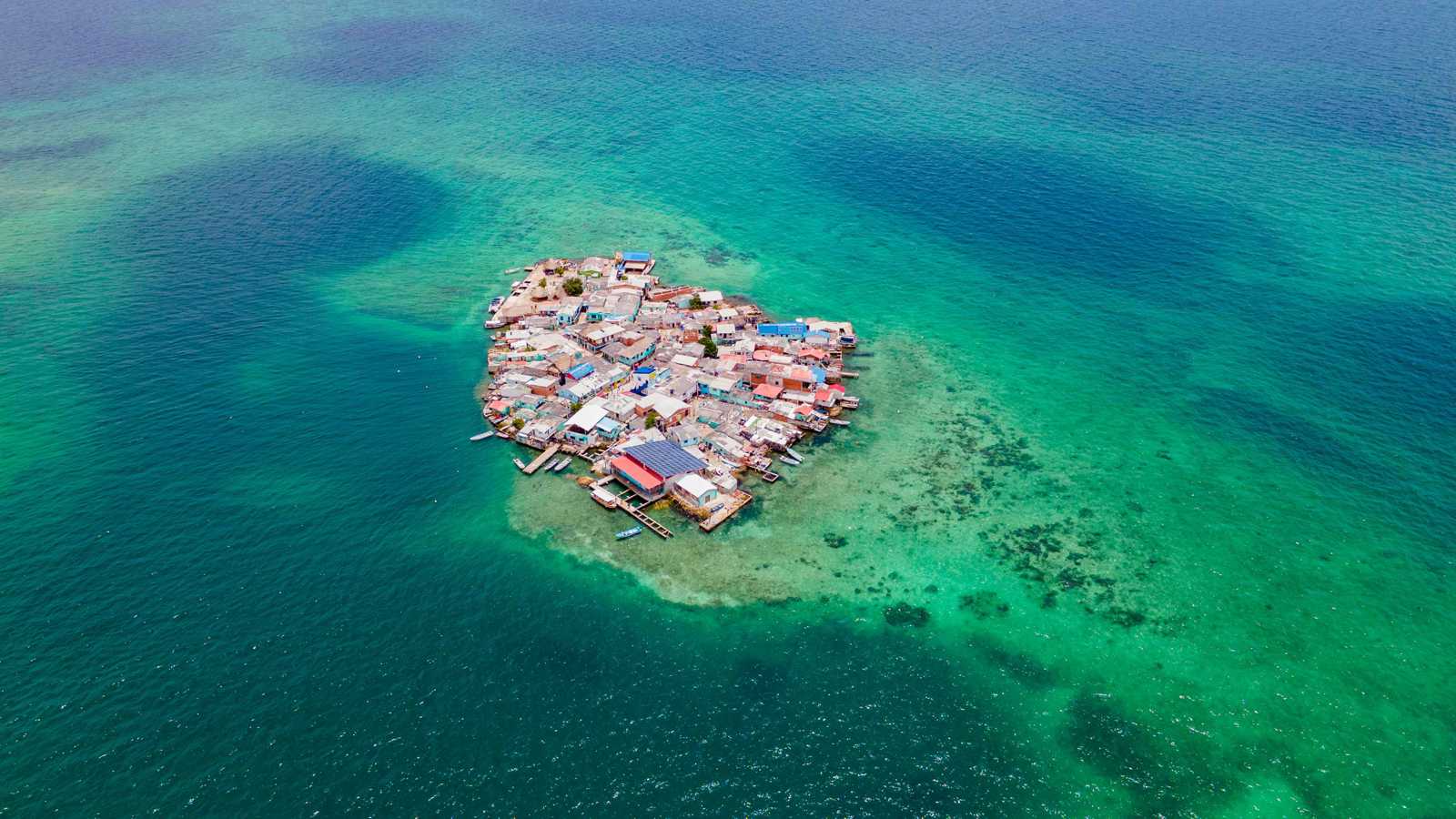 انهيار تمثال الحرية البرازيلي بعد عاصفة قوية (فيديو)