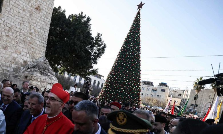 احتفالات الميلاد تعود إلى بيت لحم بعد عامين من الحرب (فيديو وصور)
