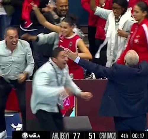 فيديو... لقطات للتاريخ وإحتفالات جمهور الأهلي بعد تتويج سيدات السلة ببطولة إفريقيا