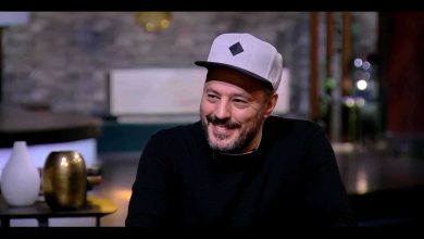 امرأة تبحث عن