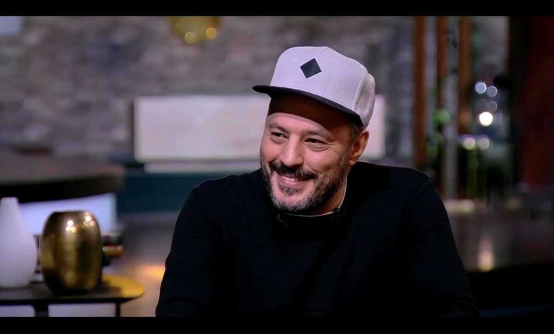 امرأة تبحث عن