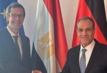 وزير الخارجية يلتقى مستشار الأمن القومى بالمستشارية الألمانية