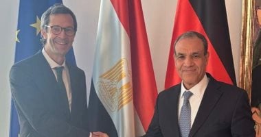 وزير الخارجية يلتقى مستشار الأمن القومى بالمستشارية الألمانية
