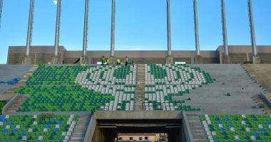 شعار النادي المصري يٌزين مدرجات الاستاد الجديد