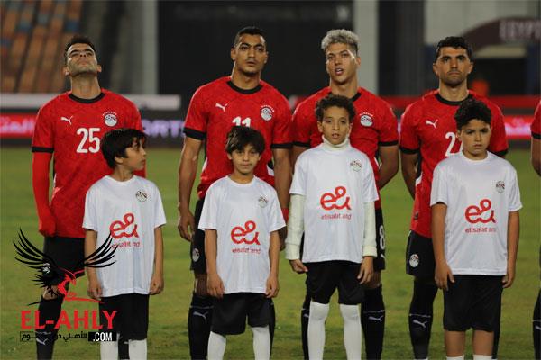 إمام عاشور يعلق على لقطة البكاء في النشيد الوطني