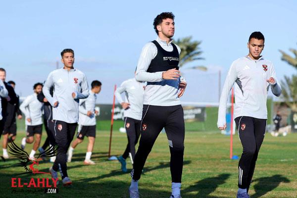 تمرين دفاعي في مران الأهلي وتألق خماسي الفريق