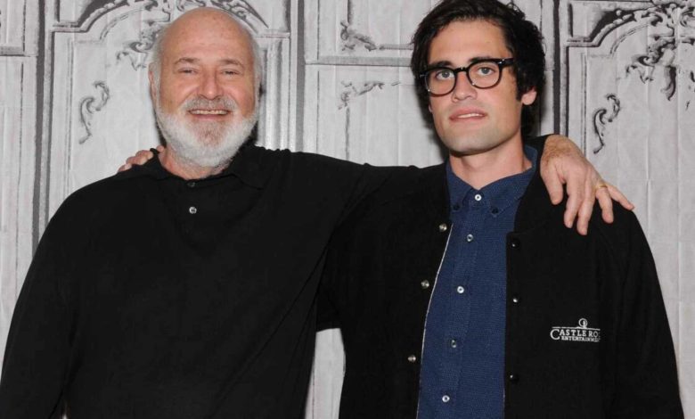 فيديو يظهر نيك راينر قبل ساعات من توقيفه بتهمة قتل والديه