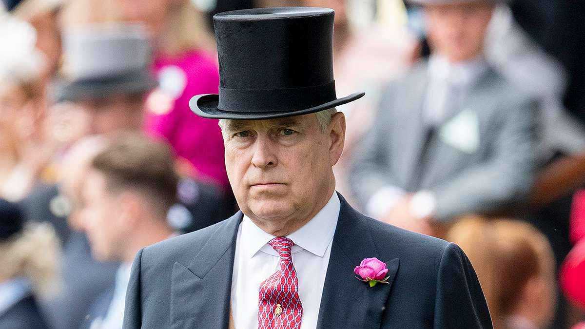 القبض على امرأة حاولت تهريب 15 كيلو مخدرات في أكياس