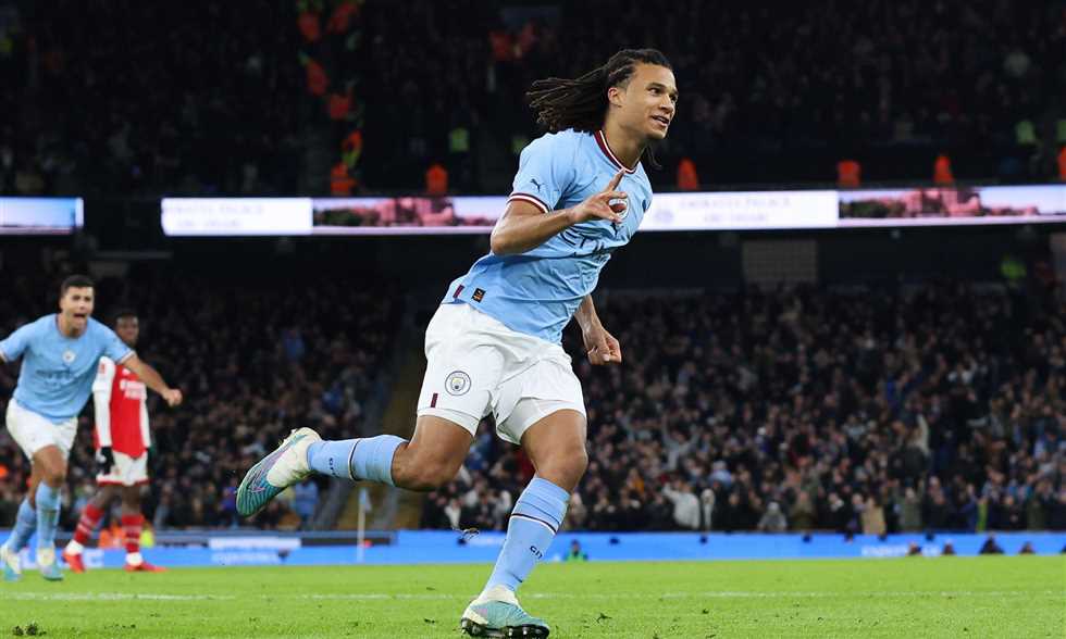 مدافع من سيتي وآخر في تشيلسي.. عرض لتدعيم دفاع برشلونة من إنجلترا