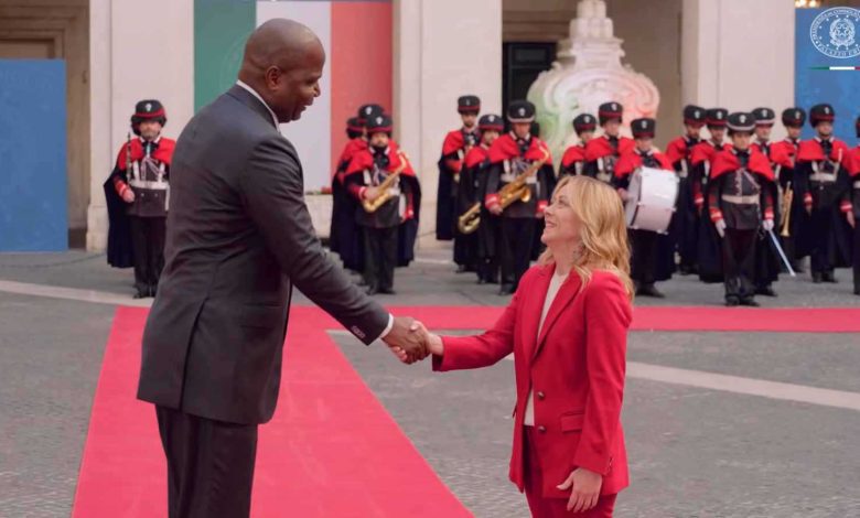 ميلوني لدى استقبالها تشابو