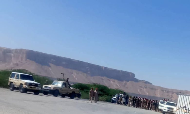 اخبار-حضرموت-|-انسحاب-سبعة-جنود-من-#قوات-المنطقة-#العسكرية-الأولى-من-النقطة-المستحدثة-قرب-مستشفى-النهى