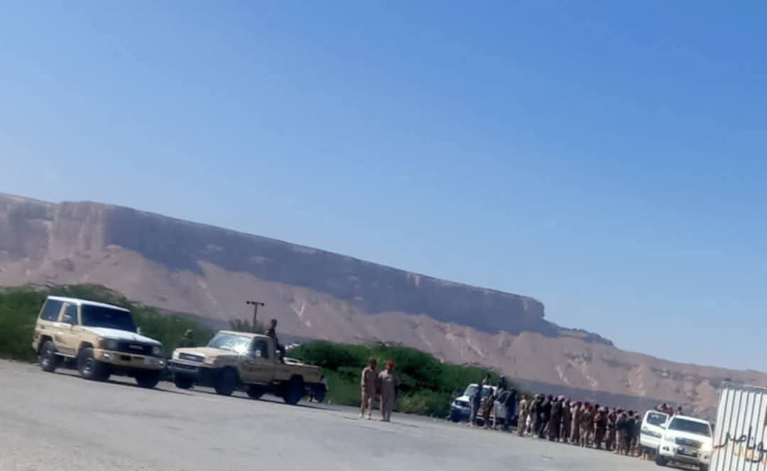 اخبار-حضرموت-|-انسحاب-سبعة-جنود-من-#قوات-المنطقة-#العسكرية-الأولى-من-النقطة-المستحدثة-قرب-مستشفى-النهى