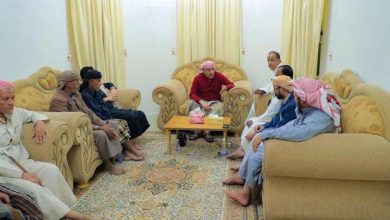 اخبار-حضرموت-|-الكثيري-يلتقي-عدداً-من-مشايخ-وأعيان-وادي-وصحراء-حضرموت-ويؤكد-أهمية-تماسك-الجبهة-الداخلية