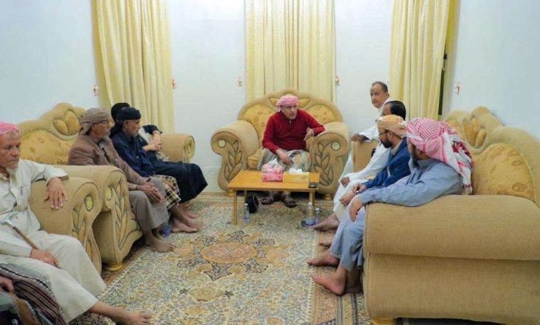 اخبار-حضرموت-|-الكثيري-يلتقي-عدداً-من-مشايخ-وأعيان-وادي-وصحراء-حضرموت-ويؤكد-أهمية-تماسك-الجبهة-الداخلية