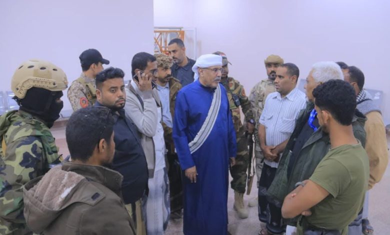 اخبار-حضرموت-|-بتوجيهات-الرئيس-الزُبيدي-رئيس-الجمعية-الوطنية-يطلع-على-جاهزية-مطار-سيئون-ويؤكد-استمرار-جهود-التأمين.