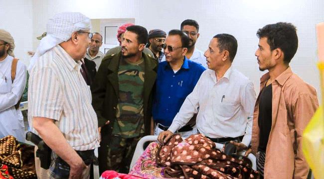 اخبار-حضرموت-|-الكثيري-يتفقد-جرحى-القوات-المسلحة-الجنوبية-في-مستشفى-سيئون-العام