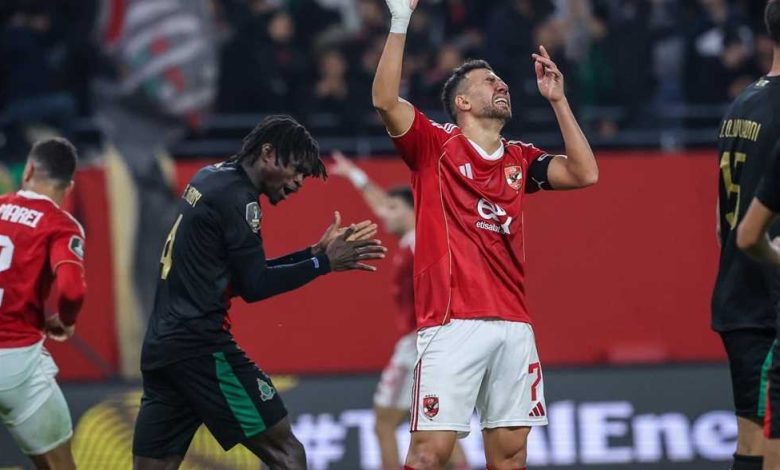 "حرمان وغرامة".. كاف يخطر الجيش الملكي بالعقوبات بسبب شغب جماهيره أمام الأهلي